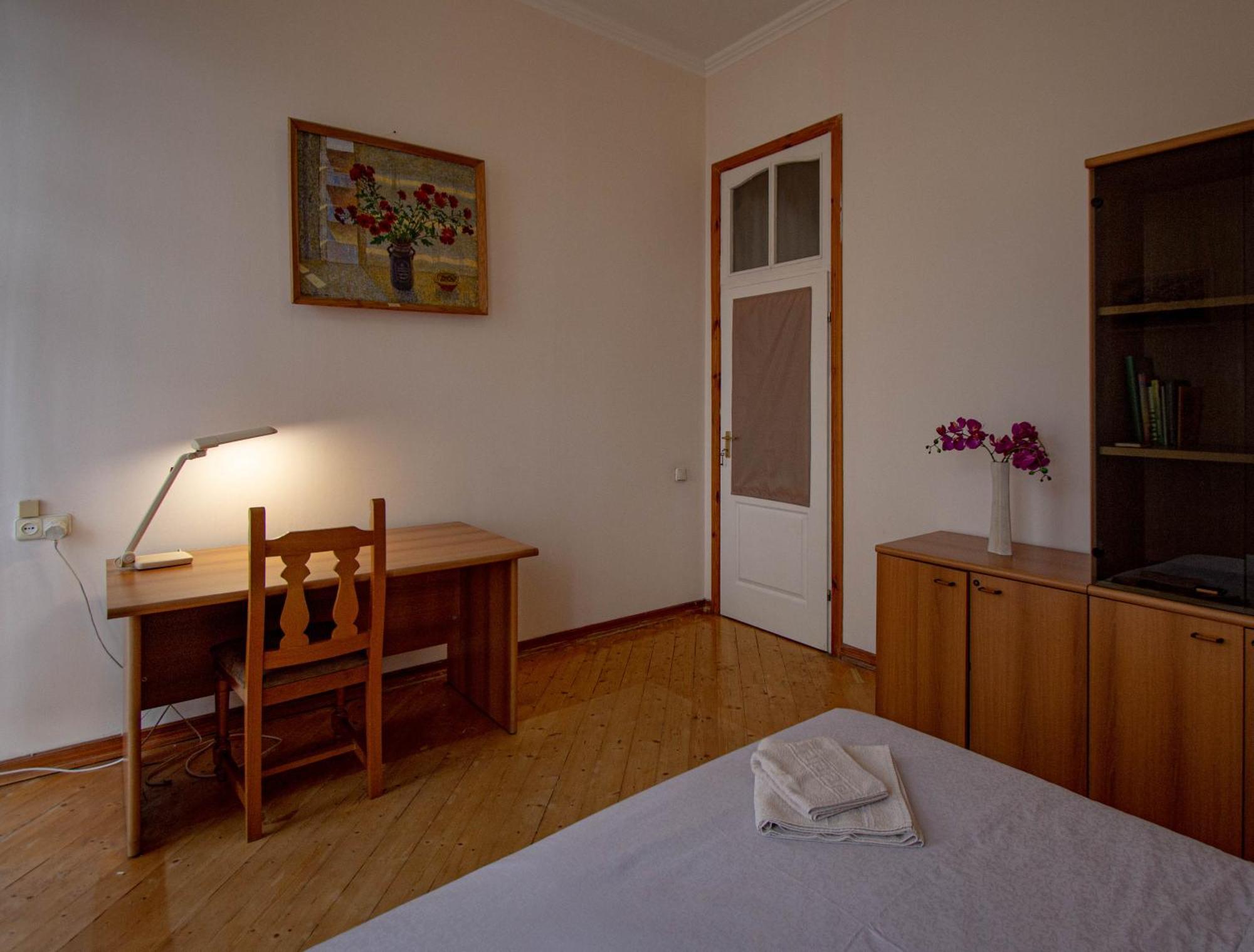 двоповерхові автентичні біля парку шевченка Apartament Kijów